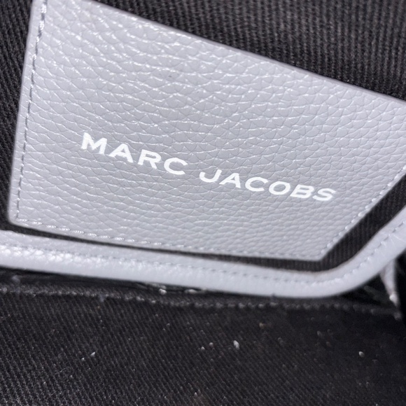 Marc Jacobs Leather Medium Tote Bag - Picture 4 of 6